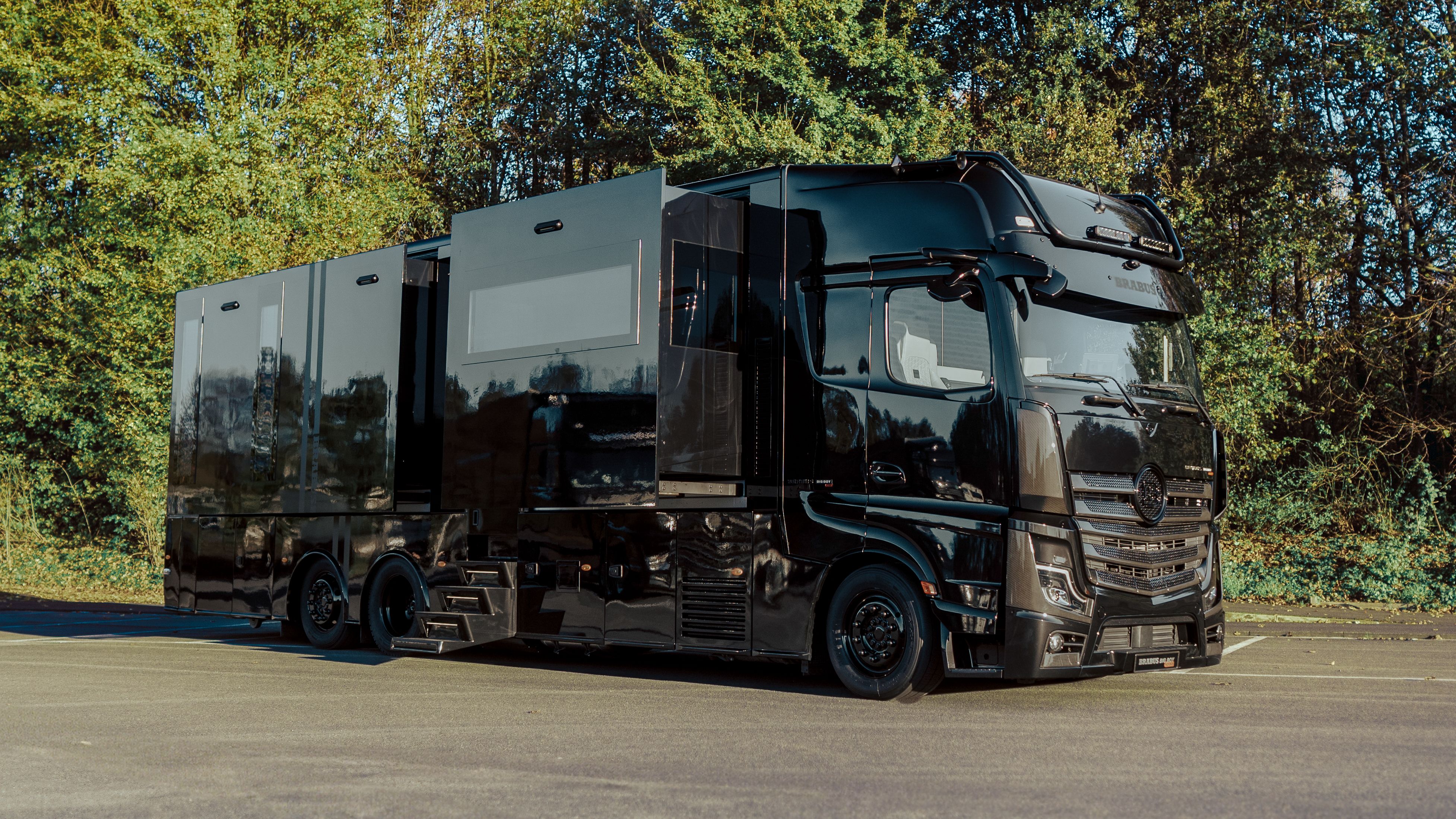 BRABUS BIG BOY 1200: один из самых крутых автодомов в мире &mdash; обзор роскошного дома на колёсах