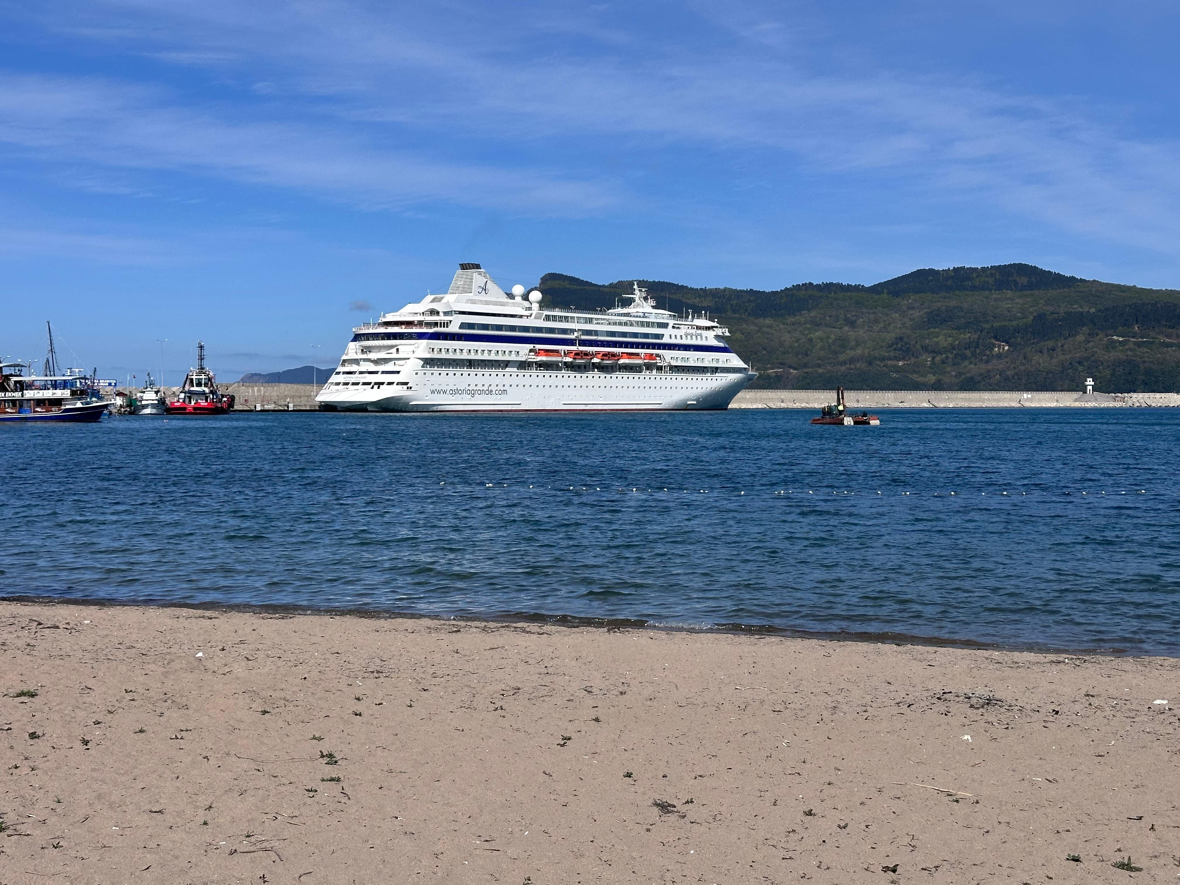 Astoria Grande переносит все круизы из Сочи в Анталью — что изменится Astoria Grande переносит все круизы из Сочи в Анталью — что изменится