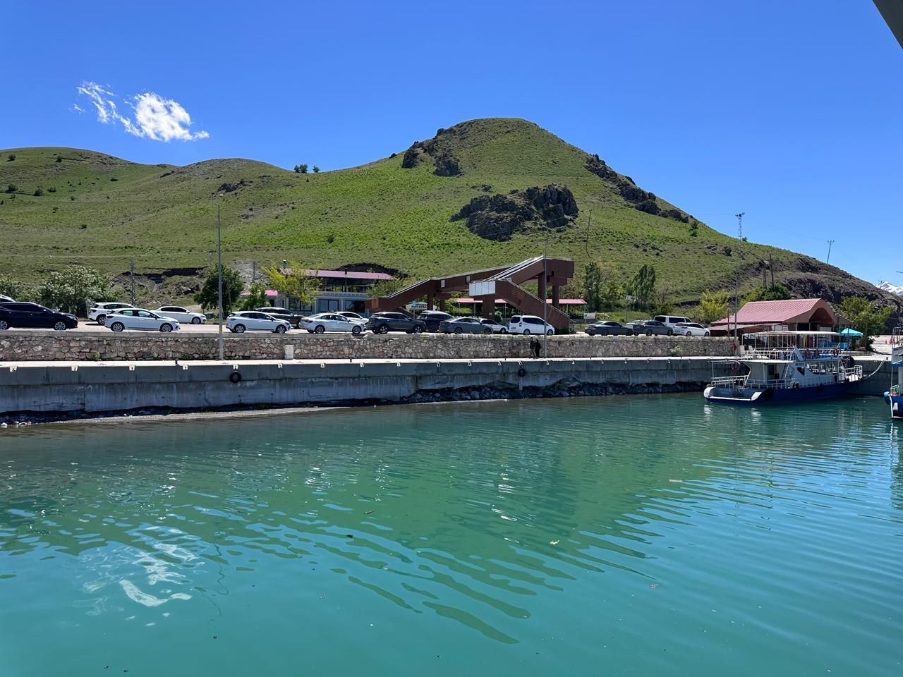 Остров Акдамар (Akdamar Adası): как добраться, сколько стоит вход и что посмотреть Остров Акдамар (Akdamar Adası): как добраться, сколько стоит вход и что посмотреть