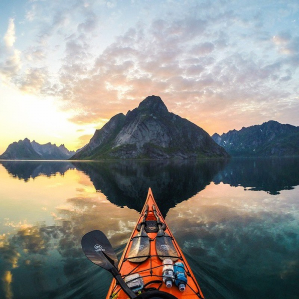 Каякер делает потрясающие фотографии норвежских фьордов